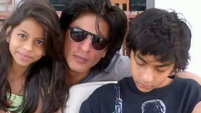Shah Rukh Khan Bermain dengan Aryan dan Suhana yang Masih Imut