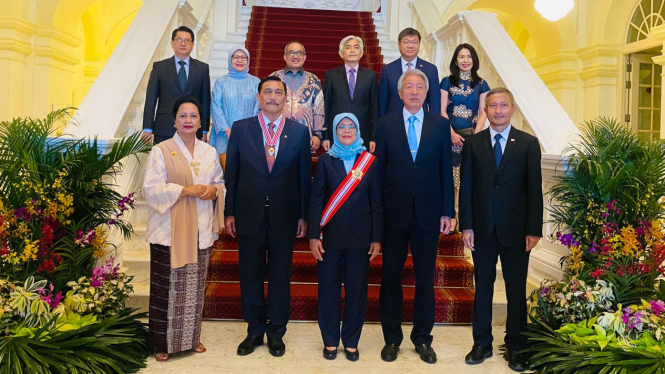 Menko Luhut Terima Bintang Darjah Utama Bakti Cemerlang