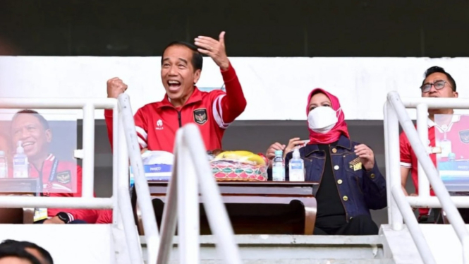 Presiden Joko Widodo saat menyaksikan pertandingan Timnas Indonesia