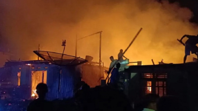 8 Rumah Warga di Pesisir Barat Lampung Ludes Terbakar