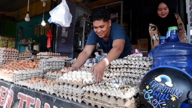 Pasokan Berkurang, Harga Telur Ayam Kampung Melonjak Drastis