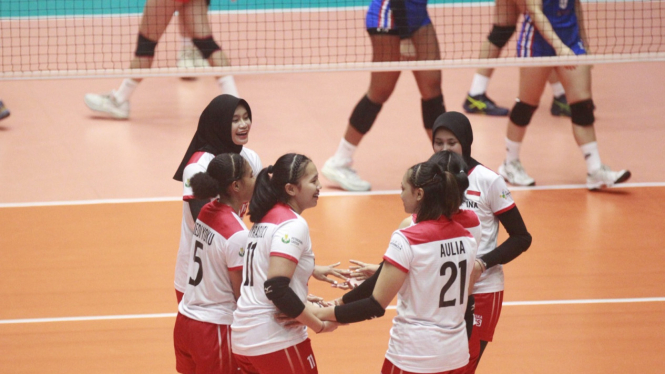 Timnas Bola Voli putri juara grub A setelah mengalahkan filipina 3-0