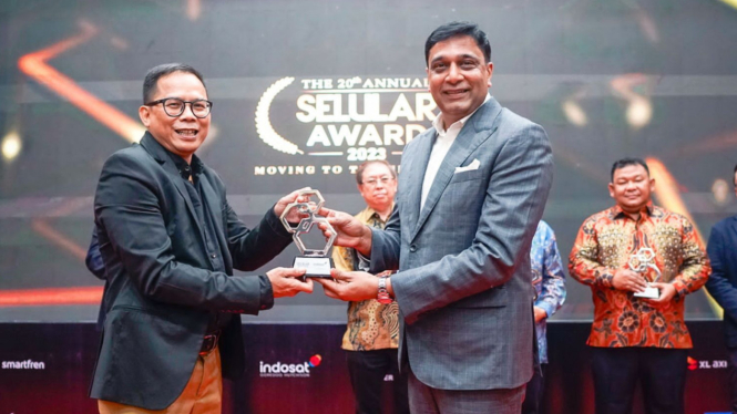 Vikram Sinha Menerima Penghargaan CEO of The Year 2023