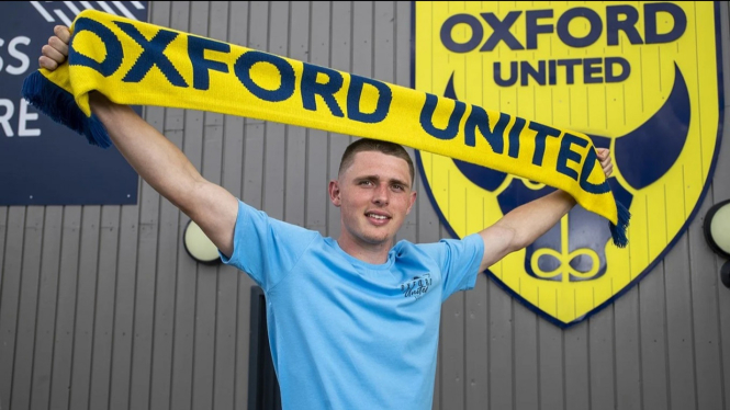 Bek kanan Fin Steven gabung ke Oxford United