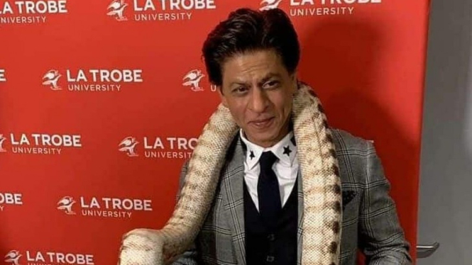 Shah Rukh Khan ketika mengunjungi La Trobe University, Australia