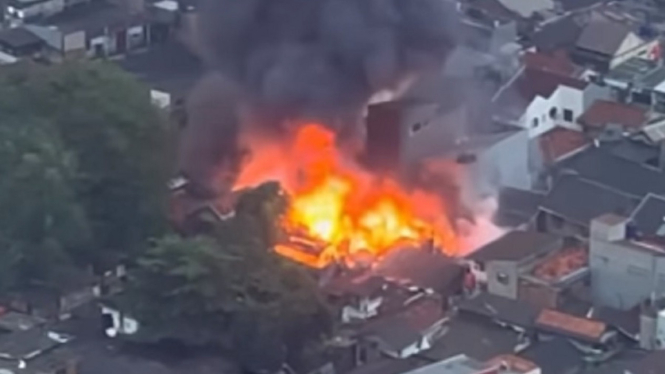 Kebakaran Hebat Timpa Sebuah Rumah, Gulkarmat Kerahkan 80 personel