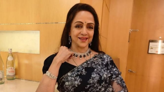 Hema Malini Kenang saat  Seorang Sutradara Ingin Melepas Peniti