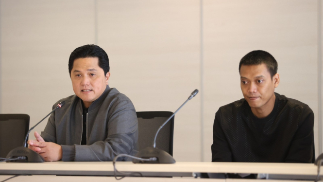 Ketua Umum PSSI, Erick Thohir dan Kurnia Meiga