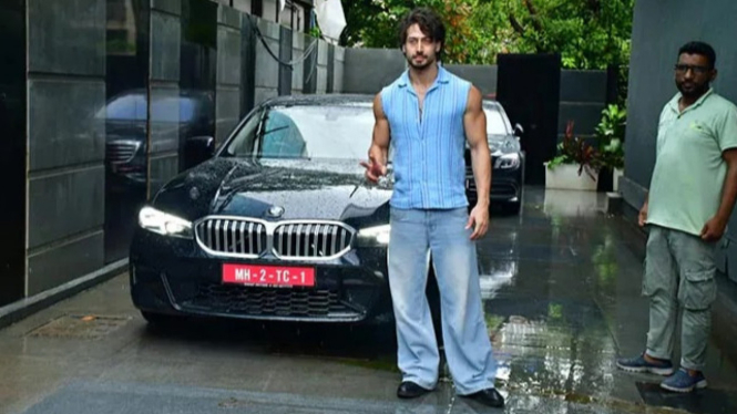 Tiger Shroff Pamer Mobil Mewah Baru BMW Seri 3 Seharga Rp1,8 Miliar