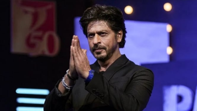 Shah Rukh Khan 'Sekolahkan' Penggemar yang Bertanya Soal Ini