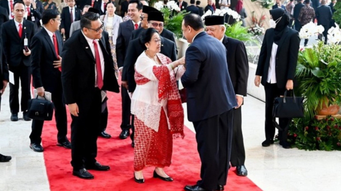 Misteri Megawati Soekarnoputri Rapihkan Dasi Ketua KPK Firli Bahuri