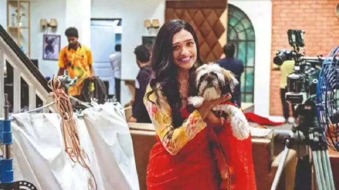 Aishwarya Khare, Sering Membawa Anjing ke Lokasi Syuting