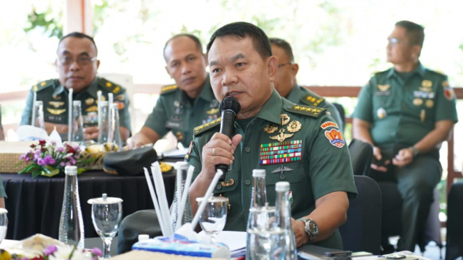 Kasad Jenderal TNI Dr. Dudung Abdurachman saat Memberikan Keterangan
