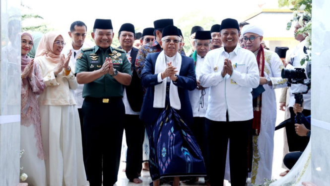 Wapres RI Didampingi Kasad Resmikan Masjid Syarif Abdurachman Cirebon