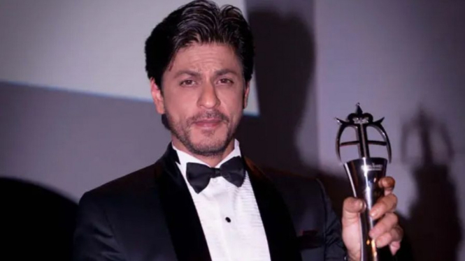 Shah Rukh Khan menangkan Asian Awards