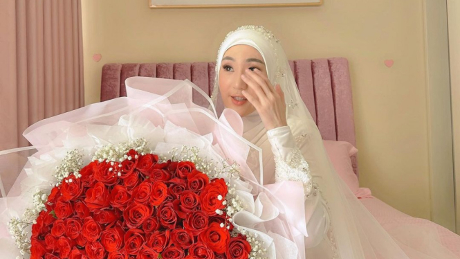 Potret Larissa Chou di hari pernikahannya