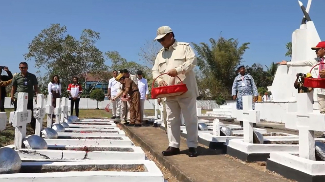 Tiba di Atambua, Menhan Prabowo Ziarah ke TMP Seroja Atambua Mengenang Pahlawan Gugur di Timor Timur