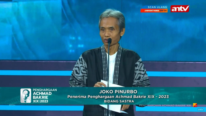 Joko Pinurbo Usai Menerima Penghargaan Achmad Bakrie XIX untuk Bidang Sastra
