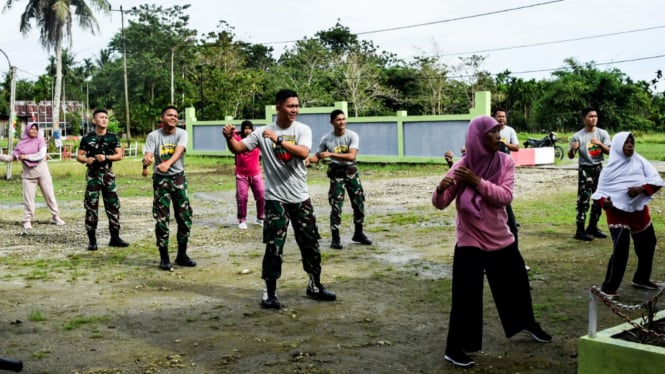 Peringati Hari Olahraga Nasional di Ujung Timur Papua, Satgas Yonif 122/TS Pos Kotis Gelar Senam Lansia dan Pengobatan Gratis