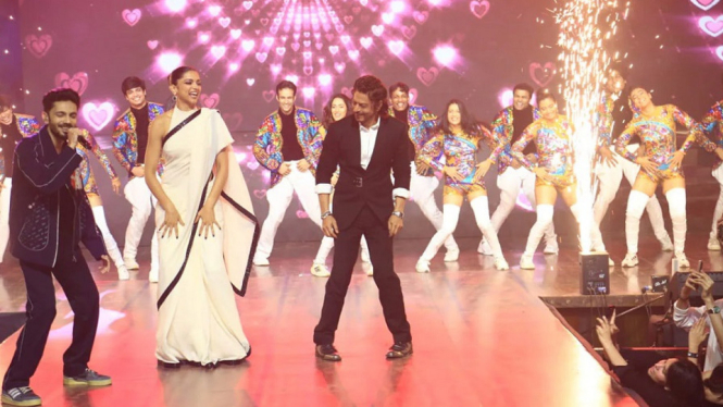 Jhoome Jo Jawan saat Deepika Padukone dan Shah Rukh Khan Menari Bersama Lagu Chaleya