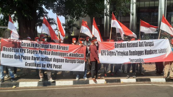 Demo Gerakan Nasional Anti Korupsi depan KPK