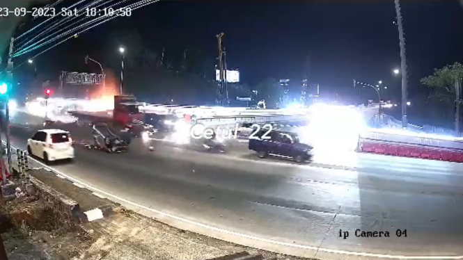 Horor!! Video Detik-Detik Kecelakaan Maut Truk Tabrak 4 Mobil dan 9 Motor di Ungaran, 3 Orang Tewas