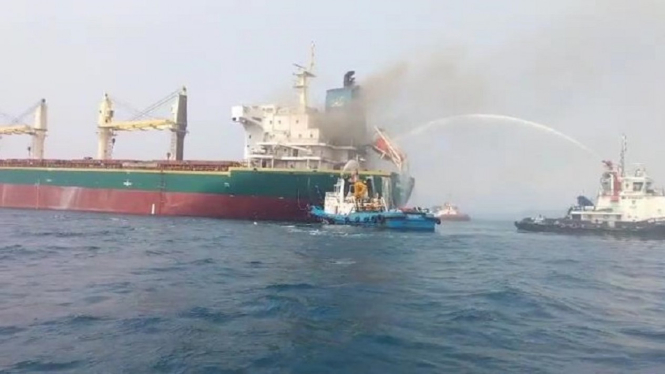 Heboh! Kapal Kargo Samudra Sakti 3 Terbakar di Perairan Lampung, Seluruh Penumpang Kapal Selamat