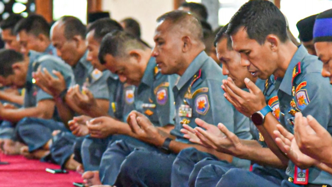 Sambut HUT Ke-78 TNI, Danlantamal IX Gelar Doa Bersama Prajurit dan PNS Lantamal IX