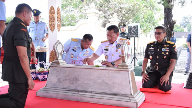 Jelang HUT TNI ke 78, Panglima TNI Ziarah Ke Makam Jenderal Soedirman