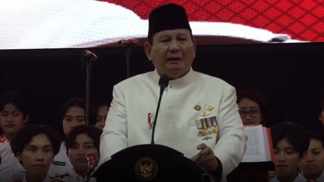 Menhan Prabowo ke Kadet Mahasiswa UNHAN RI: Cari Solusi Atasi Kesulitan Rakyat