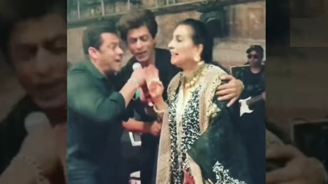 Kilas Balik saat Shah Rukh dan Salman Khan Menyanyi Bersama di Pesta Pernikahan Sonam Kapoor