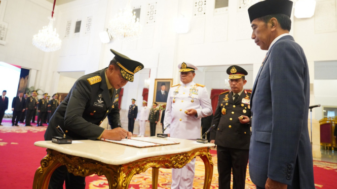 Panglima TNI Menjadi Saksi Suksesi Kepemimpinan TNI AD di Istana Negara
