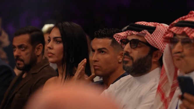 Ketika Salman Khan Duduk Berdekatan dengan Cristiano Ronaldo Menonton Tinju, Begini Reaksi Netizen