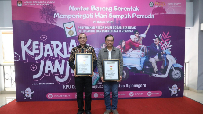 KPU Terima Rekor Penghargaan MURI, Nonton Bareng