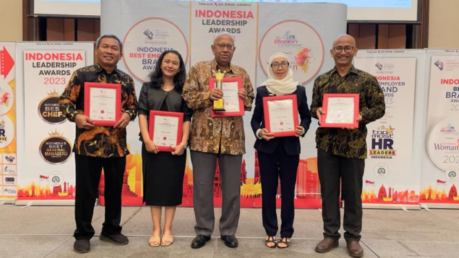 COO BUMI dan CEO KPC Ashok Mitra Raih Top Indonesia Best Employer Brand Awards 2023