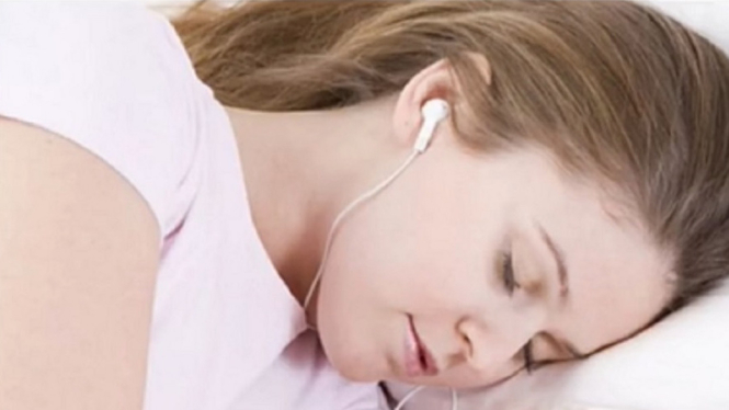 4 Bahaya Kesehatan Tidur Terancam Saat Memakai Earphone, Nomor 1 Bisa Berakibat Fatal