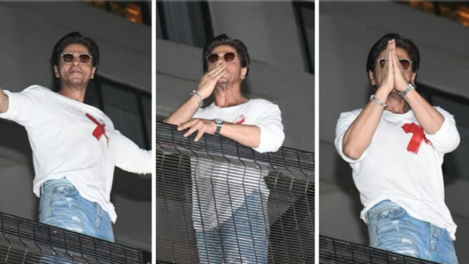 Ketika Shah Rukh Khan Dua Kali Temui Penggemarnya di Balkon Mannat di Hari Istimewa