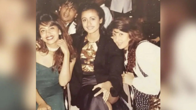 Beredar Foto Jadul yang Jarang Terlihat, Shah Rukh Khan Muda Bersama Gauri Khan