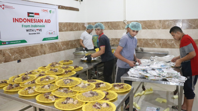 Penuhi Kebutuhan Dasar Pengungsi, Dompet Dhuafa Gulirkan Dapur Umum dan Ratusan Paket Pangan Bagi Penyintas Gaza