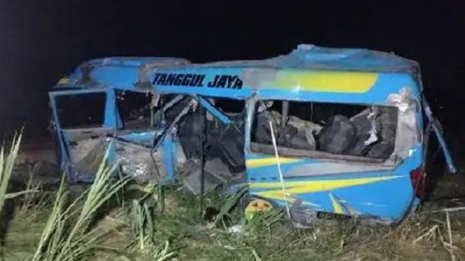 Innalillahi, 11 Orang Dikabarkan Meninggal Dunia Akibat Kecelaakan Minibus Vs Kereta Api di Lumajang