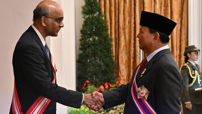 Menhan Prabowo Terima Penganugerahan Darjah Utama Bakti Cemerlang (Tentera) dari Presiden Singapura