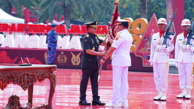Sertijab Panglima TNI dari Laksamana TNI Yudo Margono Kepada Jenderal TNI Agus Subiyanto