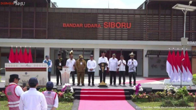 Presiden RI Joko Widodo Resmikan Bandara Siboru dan Douw Aturure Membuka Peluang Baru untuk Papua