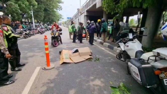 Seorang Pemotor Tewas dan 5 Lainnya Luka-Luka Ditabrak Mobil Satpol PP di Jalan Yos Sudarso Jakut
