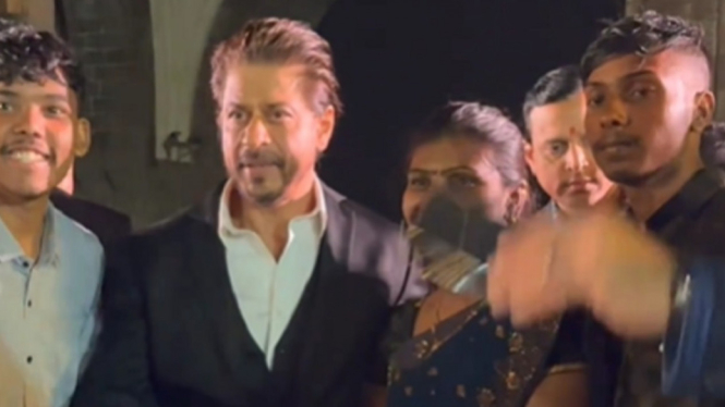 Shah Rukh Khan Hadiri Acara Penghormatan Pahlawan Tanpa Tanda Jasa 26/11 di Gateway of India