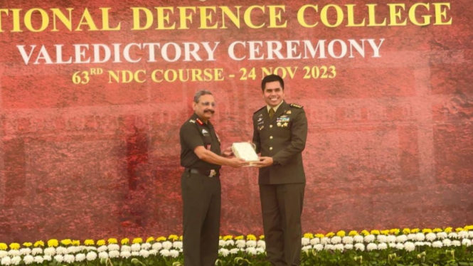 Membanggakan, Salah Satu Perwira Terbaik TNI AD Raih Book Prize Award National Defence College India