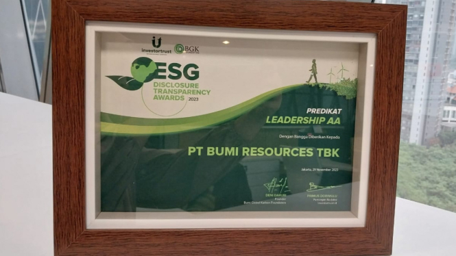 BUMI Raih Predikat Leadership AA di Acara ESG Disclosure Transparency Award 2023