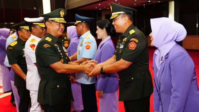 Lima Jabatan Strategis  di Lingkungan TNI Diserahterimakan