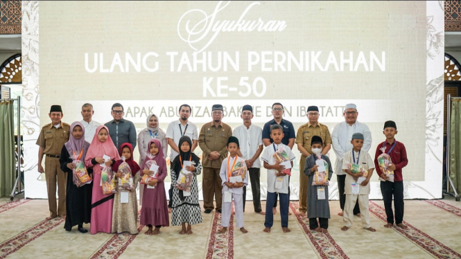 Aburizal Bakrie dan Istri Ajak 1000 Anak Yatim Piatu & Dhuafa Nonton Bareng dan Berenang, Rayakan Golden Wedding Anniversary