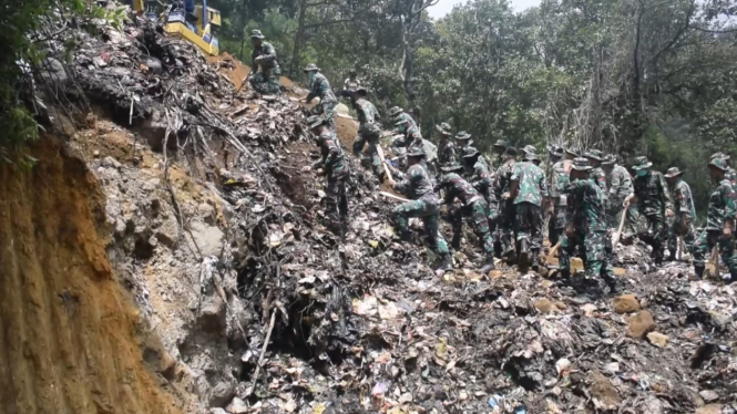 Perang Melawan Sampah Berlanjut, Ribuan Prajurit Serbu Gunung Lawu
